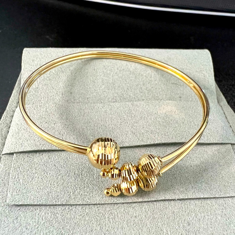 18K Saudi Gold Bangle Size 16